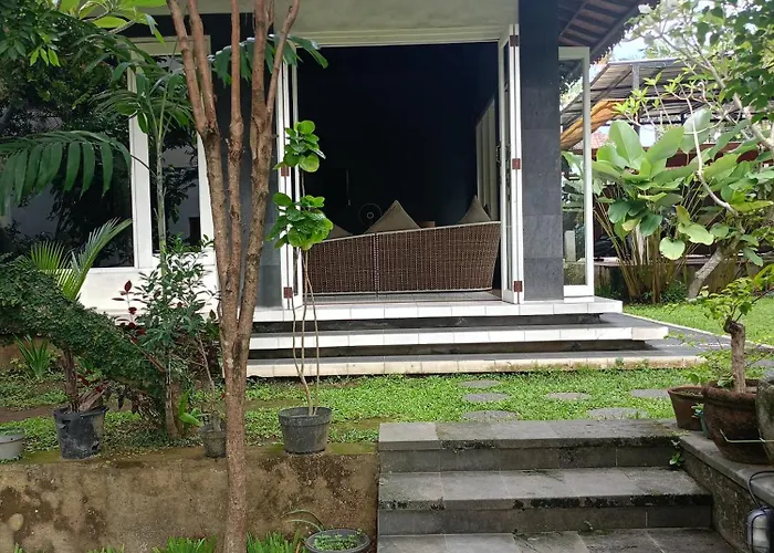 Pensión Casavina 201 Batu Bolong Beach 4*