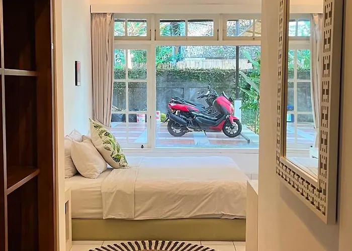 Casavina 201 Batu Bolong Beach 4* Canggu