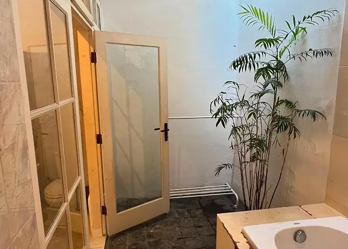 Pensión Casavina 201 Batu Bolong Beach 4*